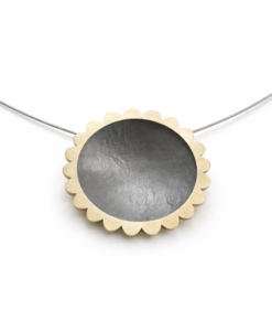 Colgante en Plata Oxidada y oro. Colección Girasol