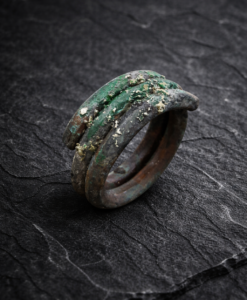 Anillo en Plata Oxidada y Oro