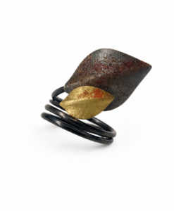 Anillo en Oro y Plata Oxidada.