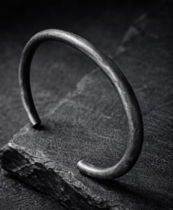 Brazalete en Plata Oxidada.