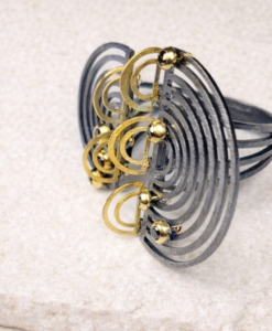 Anillo en Plata Oxidada, Oro y Diamantes Negros. Colección Kimono